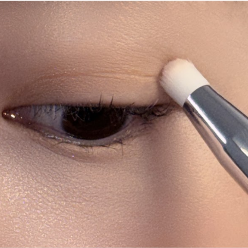 glow portable lip and eye brush
