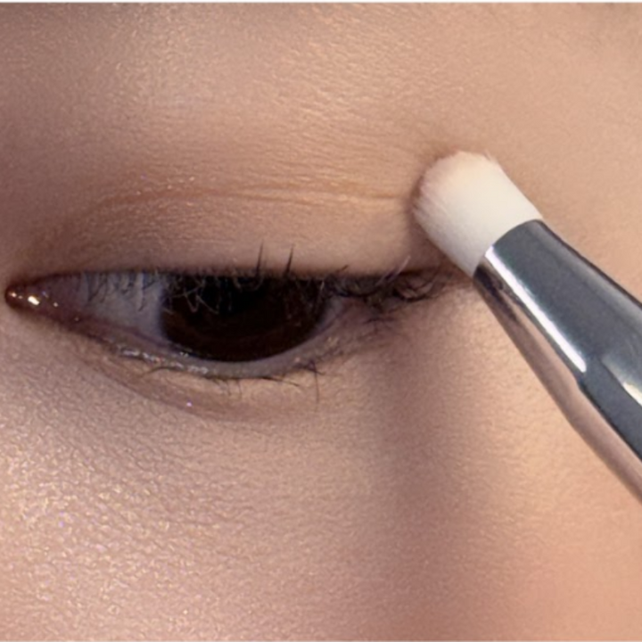 glow portable lip and eye brush