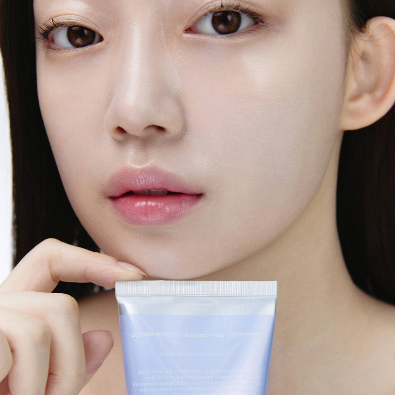 glow apple enzyme foaming cleanser