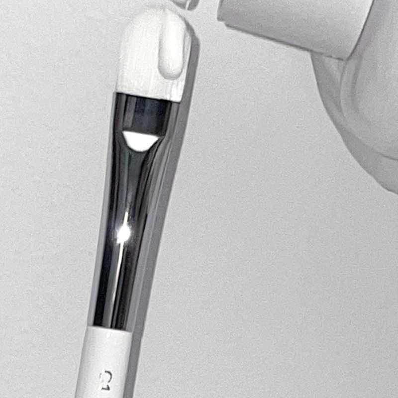 glow flat concealer brush 
