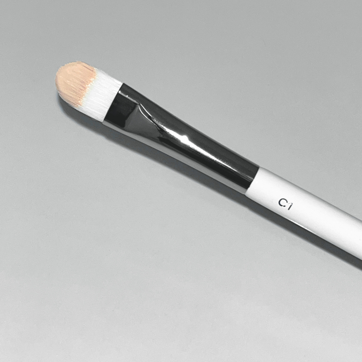 glow flat concealer brush 