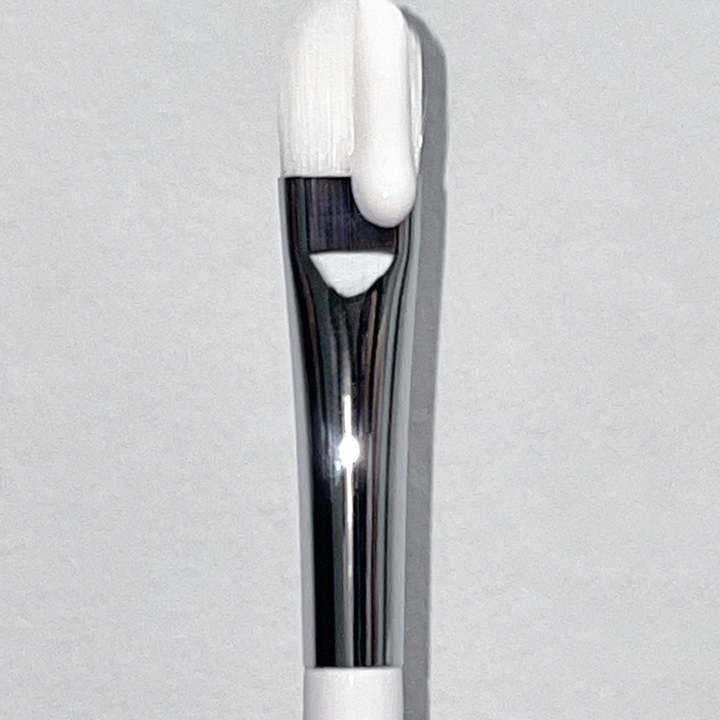 glow flat concealer brush 