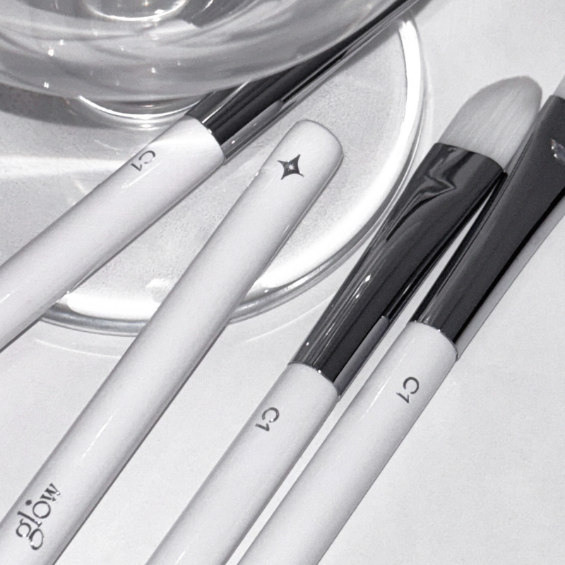 glow flat concealer brush 