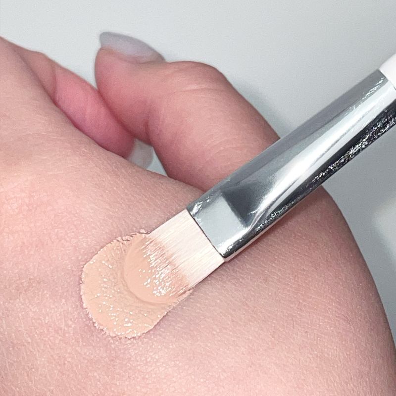 glow flat concealer brush 