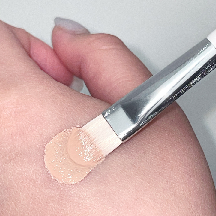 glow flat concealer brush 