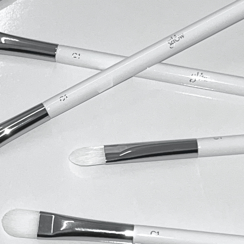 glow flat concealer brush 