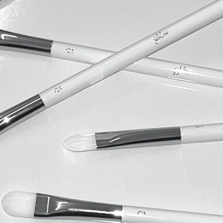 glow flat concealer brush 