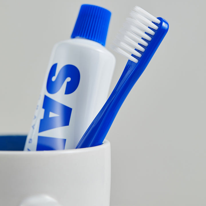 Toothbrushbluewhite3